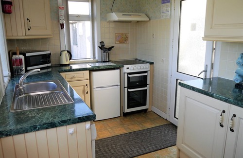 Eastriggs Cottage | Woodhall Cottage - a cottage that sleeps 5 guests in 3 bedrooms