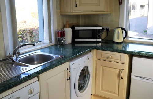 Eastriggs Cottage | Woodhall Cottage - a cottage that sleeps 5 guests in 3 bedrooms