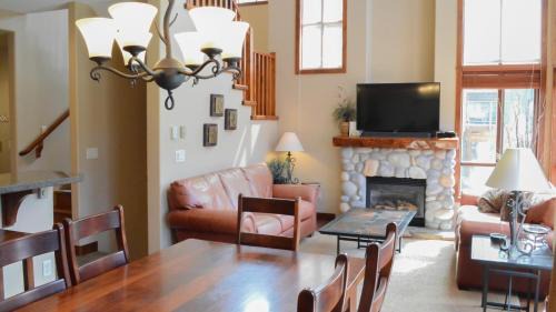 Sun Peaks House | Woodhaven #18 by Bear Country