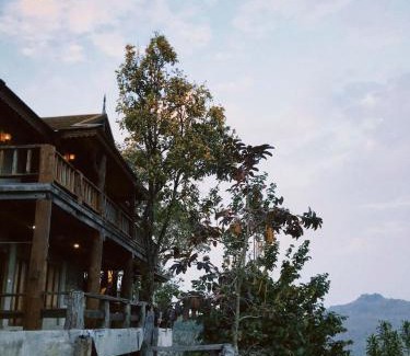 Wiang Kaen House | WoodHouse Homestay Chiangrai