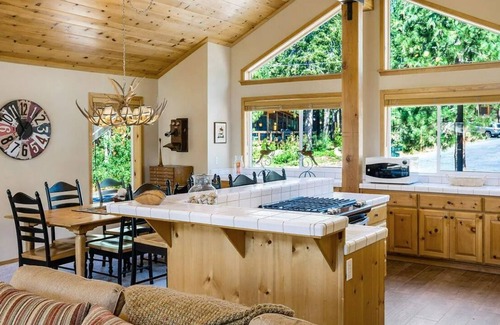 Talmont House | Woodland at Tahoe Park By Tahoe Getaways - Pet Friendly - Private Beach