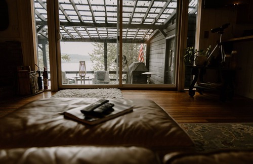 Hauser Cabin | Woodland Beach Drive Lake House