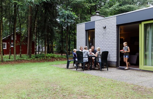 Epe House | Woodland Bungalow w/Pool