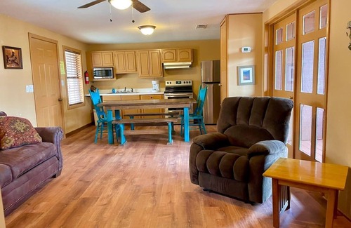 Octavia Cottage | Woodland Cabin near Boat Ramp