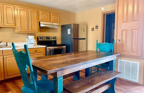Octavia Cottage | Woodland Cabin near Boat Ramp