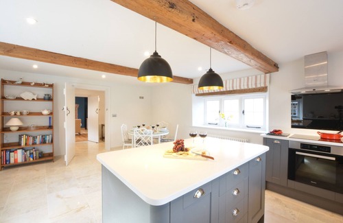 Saxmundham Cottage | WOODLAND COTTAGE, GREAT GLEMHAM, pet friendly in Framlingham