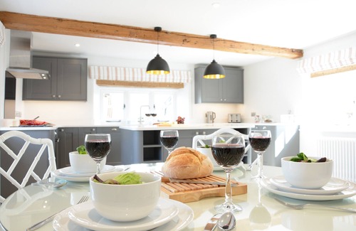 Saxmundham Cottage | WOODLAND COTTAGE, GREAT GLEMHAM, pet friendly in Framlingham