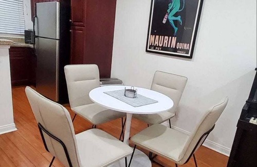 Woodland Hills Condo | Woodland Hill Condo with Pool, Gym, Free Parking