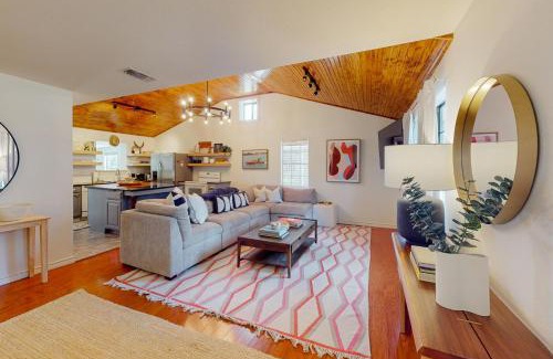 Granite Shoals House | Woodland Hills Retreat