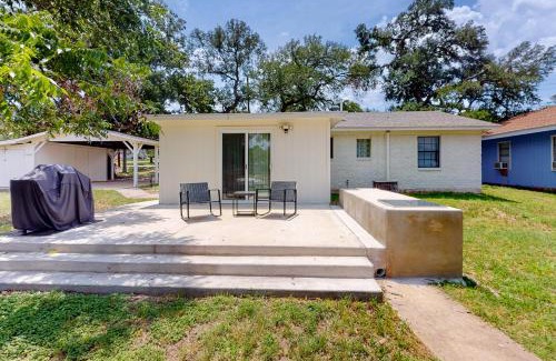 Granite Shoals House | Woodland Hills Retreat