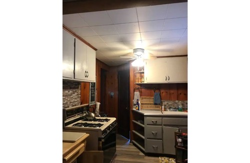 Youngstown Apartment | Woodland Oasis Cabin Apartment