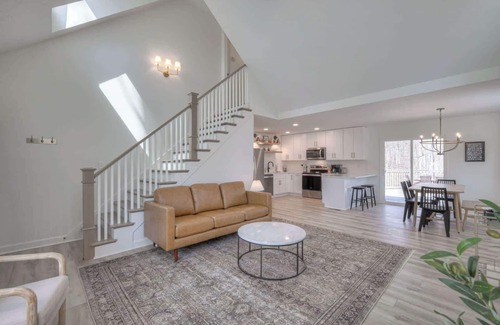 Kingston Springs House | Woodland Retreat - Modern Comfort Near Nashville