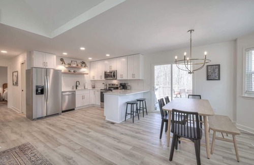 Kingston Springs House | Woodland Retreat - Modern Comfort Near Nashville