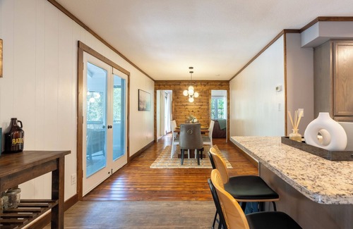 Alexander House | Woodland Retreat - 15 min to DT Asheville