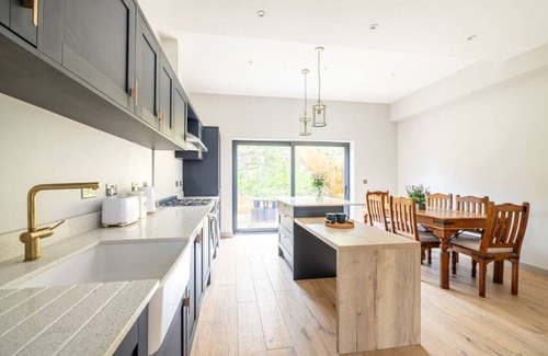 Redlynch House | *Woodland Retreat|4BR|2.5B|Free Parking|*