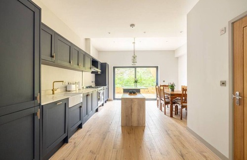 Redlynch House | *Woodland Retreat|4BR|2.5B|Free Parking|*