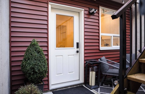 Maple Ridge House | Woodland Retreat - Family Friendly 1 Br Suite