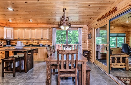 Mercer House | Woodland Wonderland | Spacious cabin-style house in Winchester with lake access