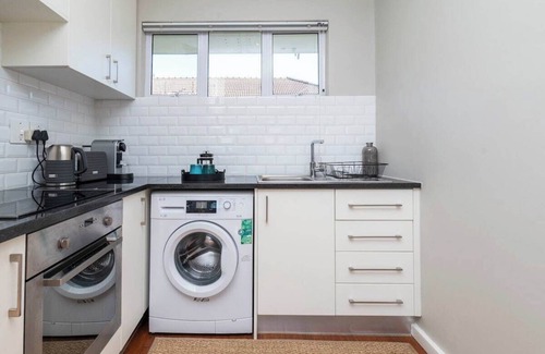 Ottery Apartment | Woodlands House Charming 1BR Apartment
