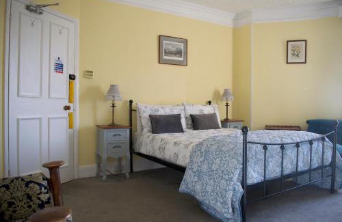 Teignmouth Bed & Breakfast | Woodlands, Teignmouth