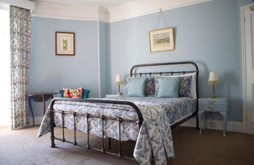 Teignmouth Bed & Breakfast | Woodlands, Teignmouth