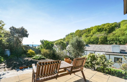 Cawsand Cottage | Woodleigh - sleeps 8 guests in 4 bedrooms
