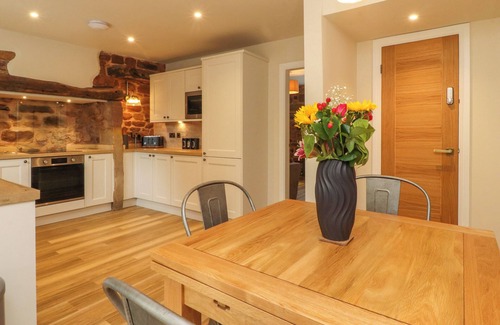 Morecambe Cottage | WOODMAN COTTAGE, pet friendly, character holiday cottage in Heysham