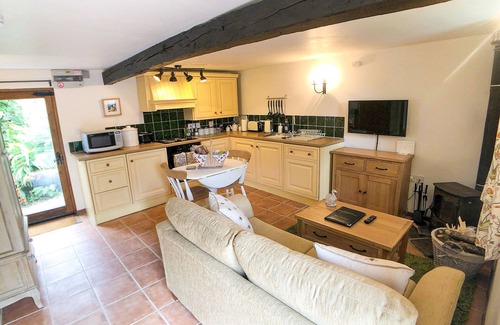 Lampeter Cottage | Woodpecker Cottage - Cosy Countryside Retreat with 2 acres of Private Meadows