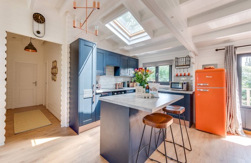 Diss House | Woodpecker Lodge - Two Bedroom House, Sleeps 4