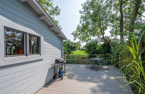 Diss House | Woodpecker Lodge - Two Bedroom House, Sleeps 4