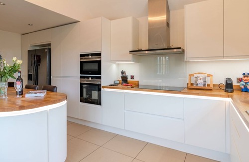 Chipping Campden Cottage | Woodside Cottage - sleeps 8 guests in 4 bedrooms