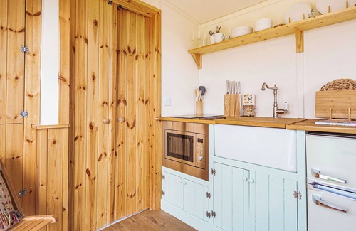 Heights of Achterneed Cottage | Woodside Hut 2 - UK36106