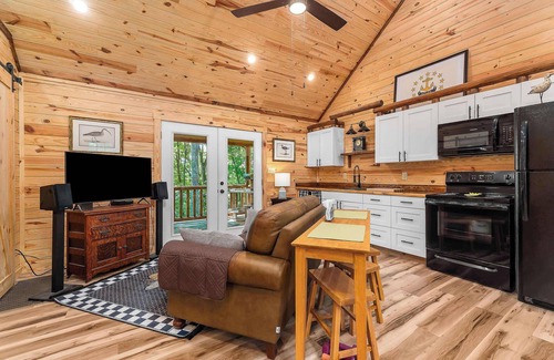 Smithville House | WoodSong Cabin Marina Nearby Boat Parking