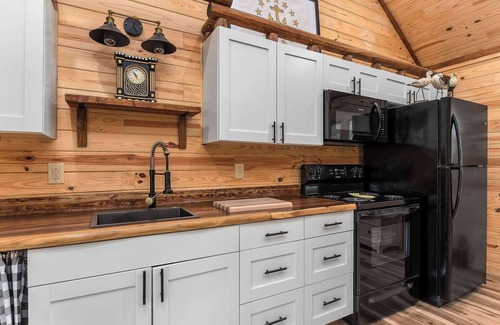 Smithville House | WoodSong Cabin Marina Nearby Boat Parking