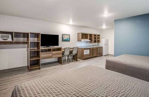 Novi Hotel | WoodSpring Suites Detroit Farmington Hills