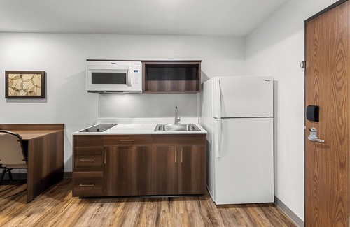 Waldron Hotel | Woodspring Suites Kansas City Airport