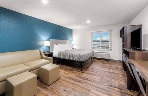 Waldron Hotel | Woodspring Suites Kansas City Airport