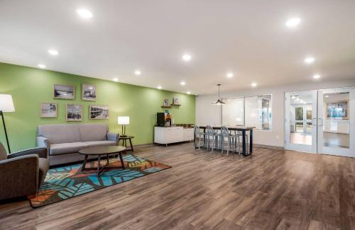 Bearss Plaza Hotel | WoodSpring Suites Tampa Airport North Veterans Expressway