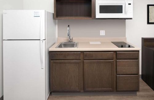 Maumee Hotel | WoodSpring Suites Toledo Maumee