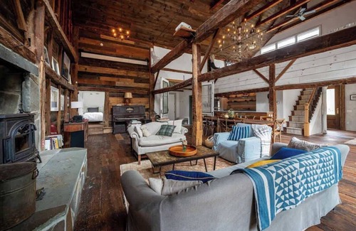 Bearsville Apartment | Woodstock Barn Artist’s Retreat in Bearsville
