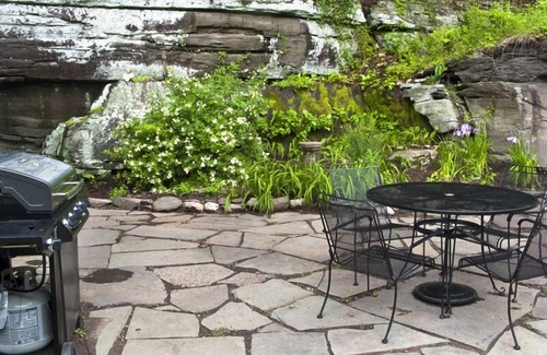 Lake Hill House | Woodstock - Private 8-Room House Secluded, Private Stream with AC