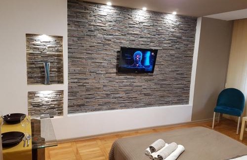 Ploiesti Apartment | Woodstone apartment
