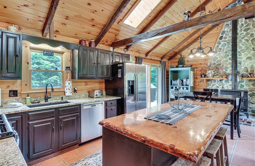 Beaver Cove Cabin | Woodsy Beaver Cove Cabin w/Deck & Fire Pit!
