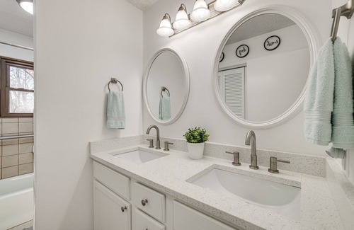 Bella Vista House | Woodsy Bella Vista Vacation Rental w/Game Room!