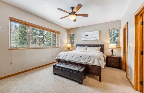 Blue River House | Woodsy Breckenridge Retreat with Hot Tub