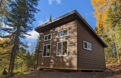 South Range Cabin | Woodsy Personal Retreat Cabin - "Quietude"