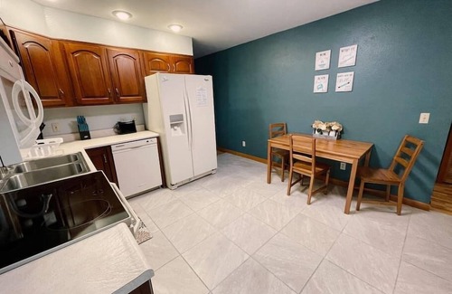 Summerlee House | Woodsy Retreat+Hot Tub+Game Room+Ideal Location