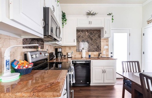Manchaca House | Woodsy Retreat Private 2BD/1BA Covered Parking