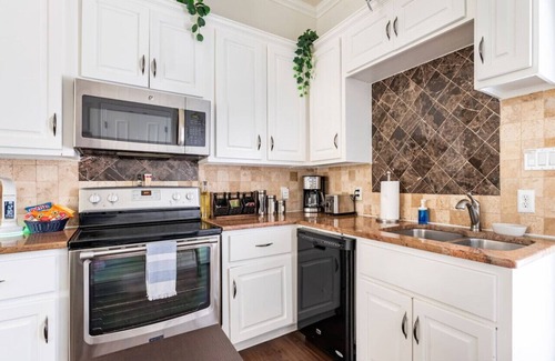 Manchaca House | Woodsy Retreat Private 2BD/1BA Covered Parking