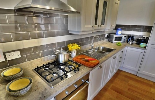 Kilmore Apartment | Woodvilla Lodge, Kilmore, Co.Wexford - 5 Bed - Sleeps 11
